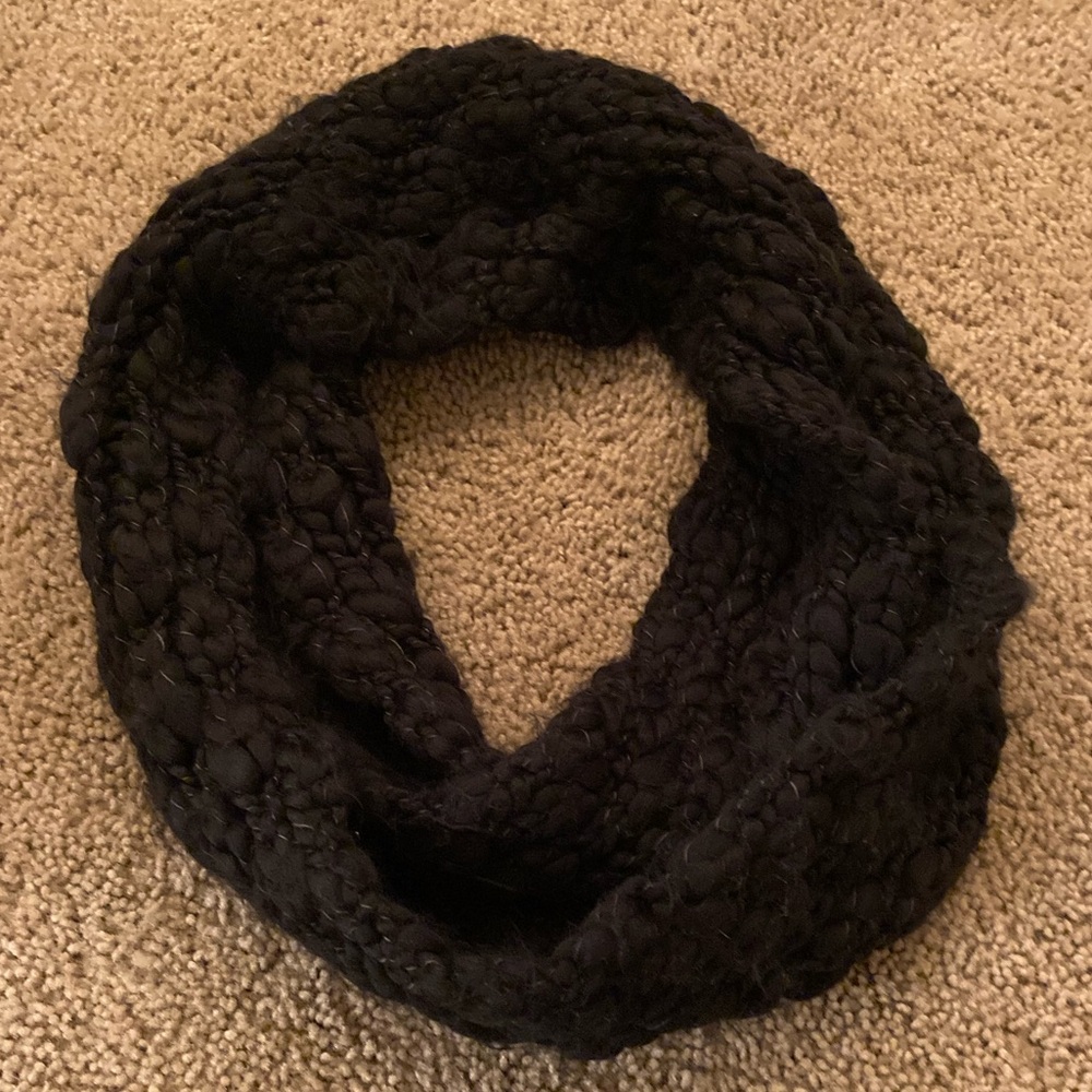 black infinity scarf